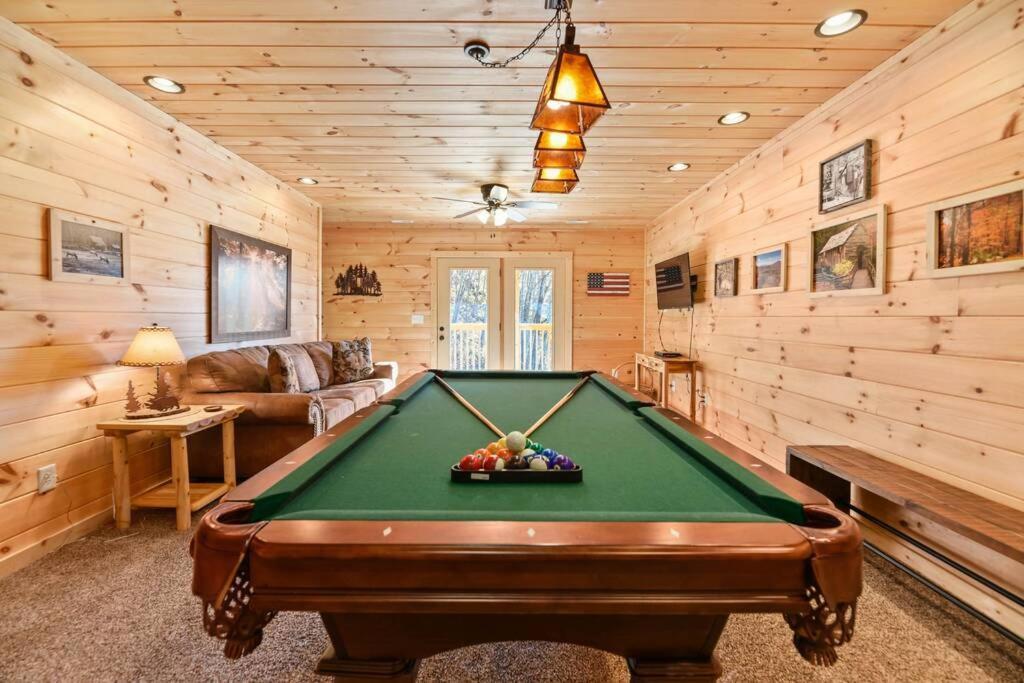Walnut Ridge Cabin. Sleeps 7-11! Hot Tub, Pool Table, Minutes To Downtown Gatlinburg! Exteriör bild