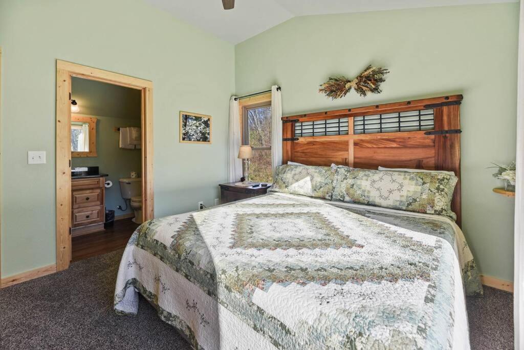 Walnut Ridge Cabin. Sleeps 7-11! Hot Tub, Pool Table, Minutes To Downtown Gatlinburg! Exteriör bild